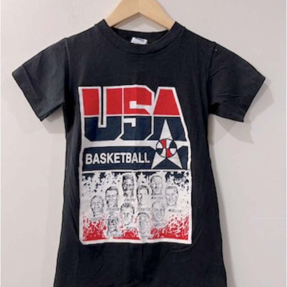 VTG 90s USA Basketball Graphic T-Shirt